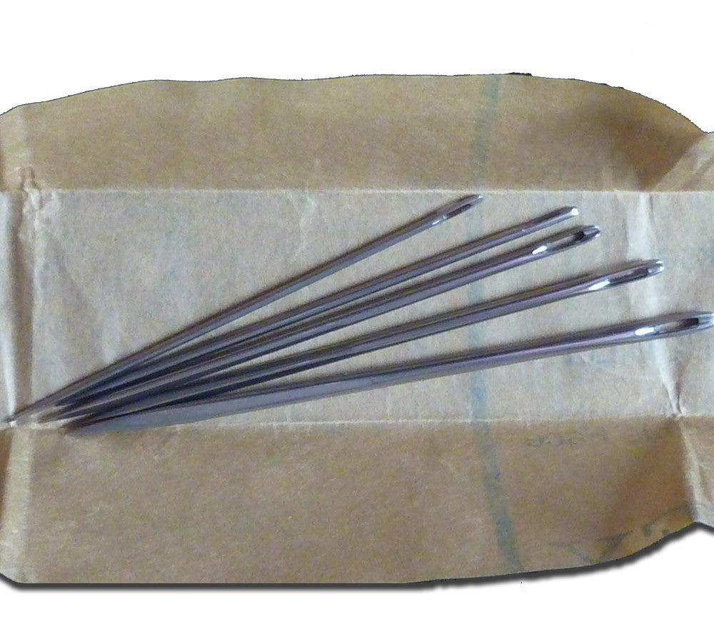 Wm. Smith & Son steel Sailmaker's Needles have a triangular profile to help when sewing heavy material like canvas and nylon.